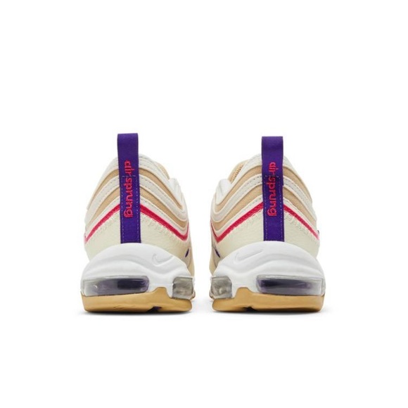 They comes with red laces as well - Picture 3 of 3